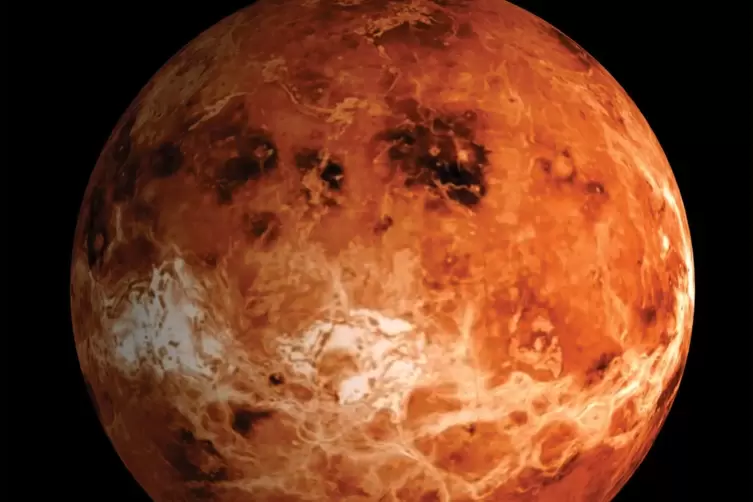 Die Venus wird im Volksmund sowohl Morgen- als auch Abendstern genannt. 