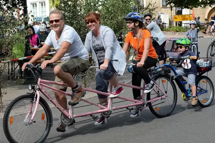 ... und der Familientag im autofreien Appeltal, &uuml;blicherweise auf das dritte August-Wochenende terminiert. Hier eine Aufnahme vo