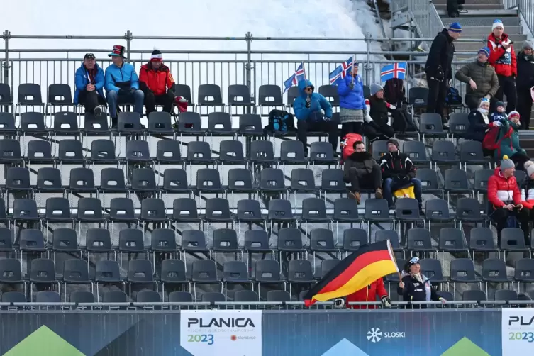 Kaum was los: Die Wettbewerbe bei der Nordischen Ski-WM ziehen nur wenige Zuschauer an.