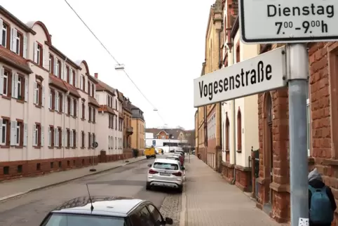 In manchen Straßen der Südstadt gibt es immer freie Plätze. Der Fußweg dorthin liegt weiter unter 1000 Metern.