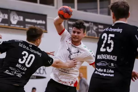 Yannick Muth (Mitte) von der HSG Friesenheim-Hochdorf freut sich auf das Spiel gegen seinen Ex-Verein VTV Mundenheim. 
