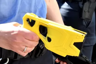 Die Frau hatte ihren Freund und ihre Mutter attackiert.