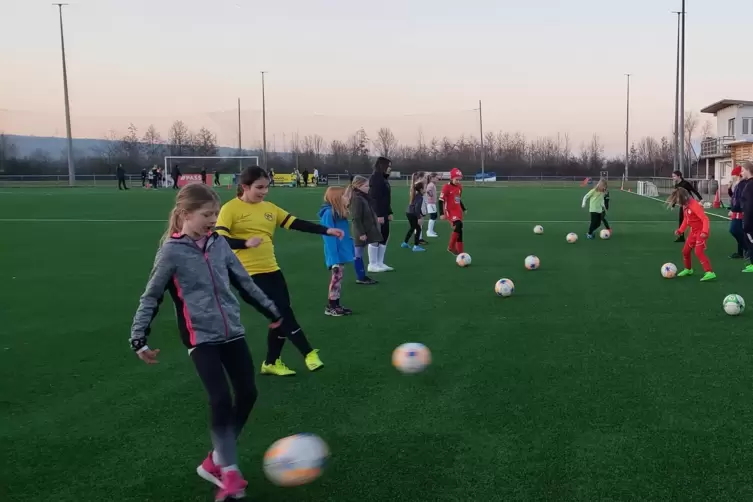 Üben in Obersülzen: „Da sind vielversprechende Talente dabei“, stellt Trainerin Eliane Dauth fest.