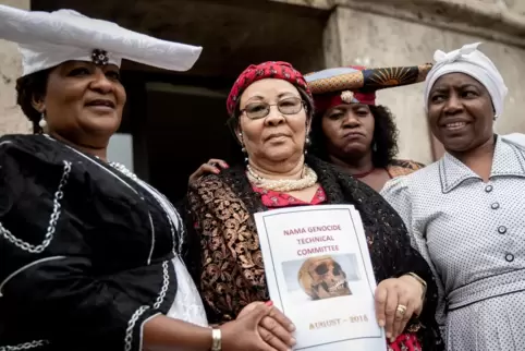  Eine Delegation von Ovaherero und Nama erinnern 2018 in Berlin an den Völkermord in Namibia während der deutschen Kolonialzeit.