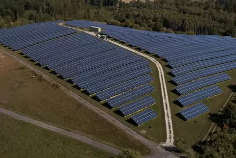 Photovoltaik: Freiflächenanlage – hier im Hunsrück.
