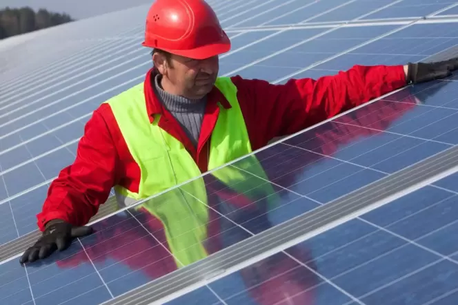 Der Bund für Umwelt und Naturschutz (BUND) fordert Photovoltaikanlagen auf den Dächern.