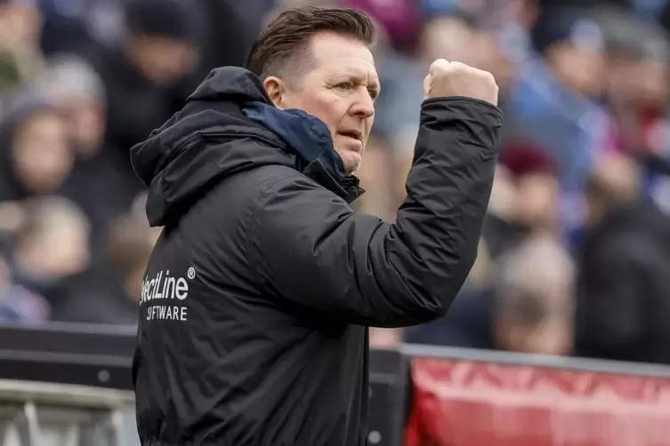 Geballte Faust nach eigenem Treffer: Christian Titz, Trainer des 1. FC Magdeburg.