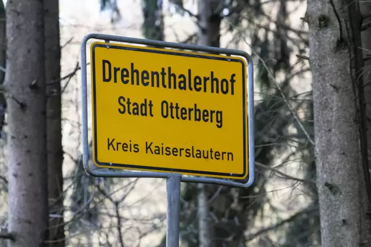 Auf dem Drehenthalerhof würden Wege widerrechtlich genutzt und gesperrt, kritisieren die Grünen.