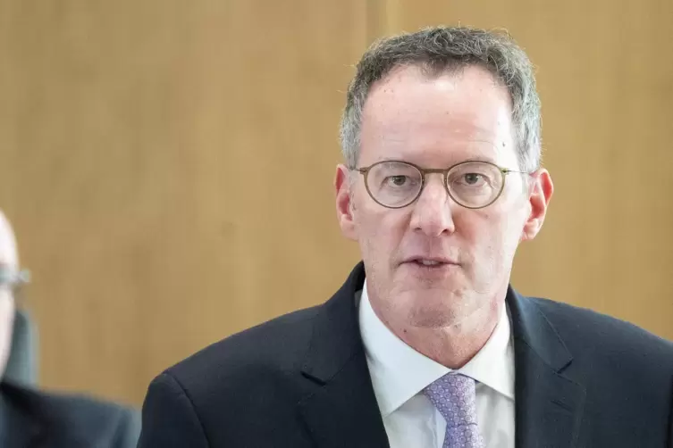 Innenminister Michael Ebling (SPD) hat das Disziplinarverfahren gegen die frühere ADD-Vizechefin öffentlich gemacht. 