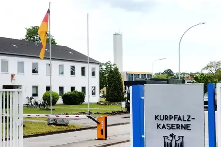 Vergangenheit: militärische Nutzung der Kurpfalzkaserne. 