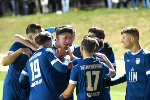 Zuletzt viel zu feiern: TuS Mechtersheim nach dem 1:0 gegen Dudenhofen.