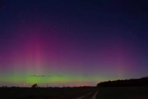 Polarlichter gab es auch über Deutschland zu sehen, wie hier bei Havelberg. Polarlichter gab es auch über Deutschland zu sehen, wie hier bei Havelberg.