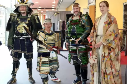 Traditionelles und Modernes vereint: Verkleidungen auf der NonkiCon 2022. 