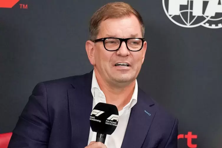Audi-Vorstandschef Markus Duesmann warnt vor einer &bdquo;H&auml;ngepartie&ldquo; beim Verbrenner-Aus.
