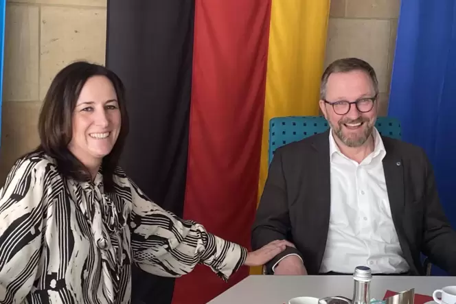 Haben sich beide für einen fairen Wahlkampf ohne Hauen und Stechen ausgesprochen: die Bürgermeisterkandidaten Simone Rühl-Pfeiff Haben sich beide für einen fairen Wahlkampf ohne Hauen und Stechen ausgesprochen: die Bürgermeisterkandidaten Simone Rühl-Pfeiff