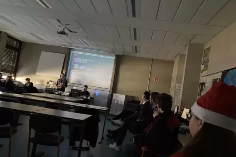 Einfallstore für Hacker gibt es viele. Der Abi-Jahrgang Informatik des GGG kennt sich bereits jetzt schon gut aus. 