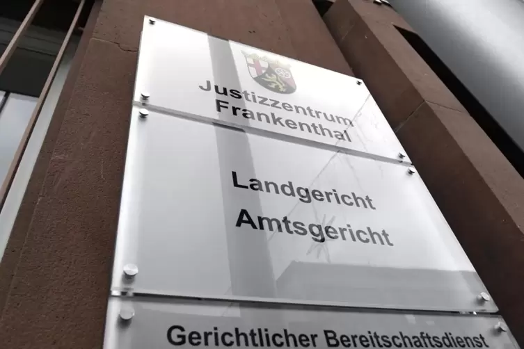 Die Große Strafkammer am Landgericht Frankenthal ist zuständig für einen Fall, indem sich ein Sexualstraftäter trotz Verbots Kin
