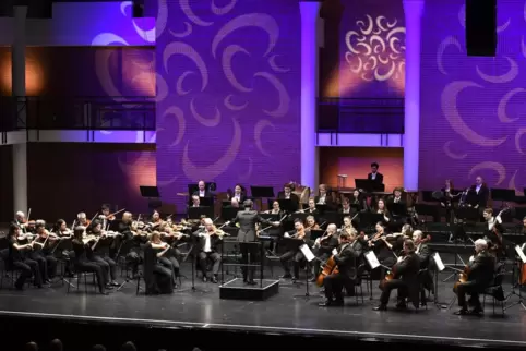 Erfrischende Spielfreude: die Nürnberger Symphoniker bei ihrem Auftritt im Congress-Forum.