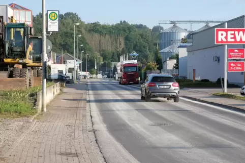 Dirk Schneider, Sprecher der Fraktion Bürgernah, empfahl, nachts einmal vom Wasserturm aus auf die Stadt herunterzuschauen: „Der Dirk Schneider, Sprecher der Fraktion Bürgernah, empfahl, nachts einmal vom Wasserturm aus auf die Stadt herunterzuschauen: „Der