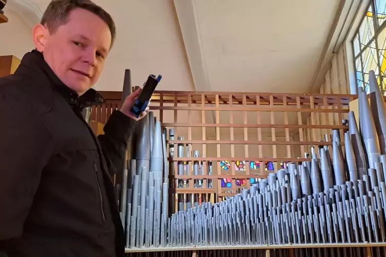 In der Orgel: Sachverst&auml;ndiger Andreas Schmidt. 