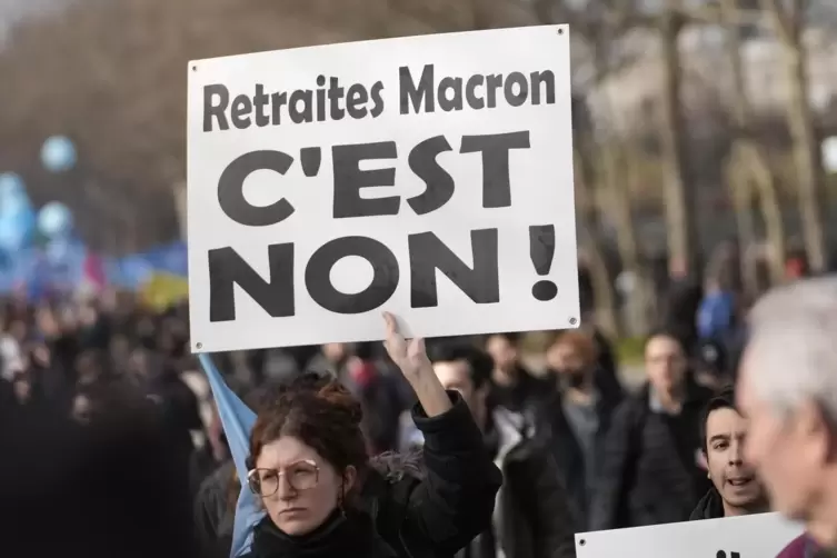 Seit Wochen gibt es immer wieder Demonstrationen gegen die von Präsident Macron vorangetriebene Rentenreform. 