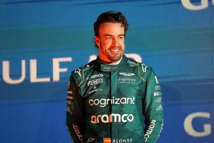 Nach Platz drei ganz cool auf dem Podium: Fernando Alonso. 