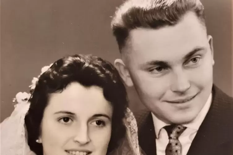 Renate und Helmut Wiedermann bei der Hochzeit am 8. M&auml;rz 1958.