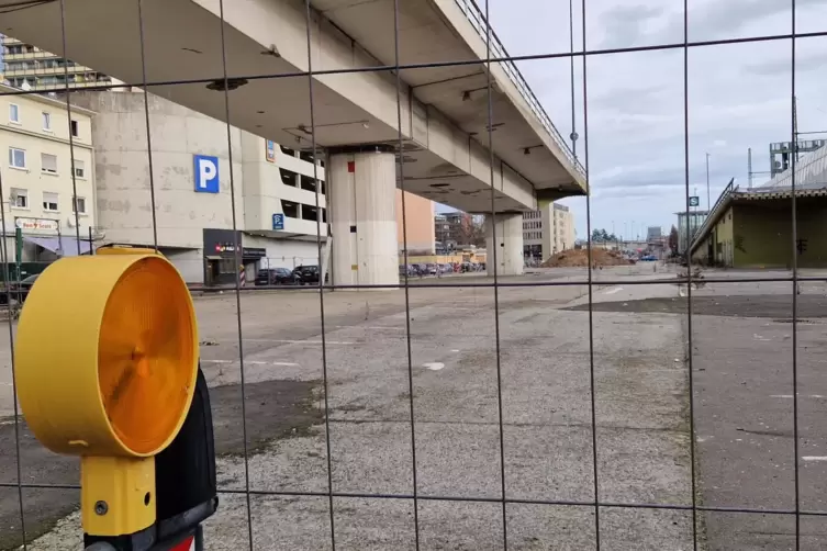 Immerhin der Ersatz f&uuml;r die Hochstra&szlig;e S&uuml;d ist beschlossene Sache: 97 Millionen Euro kostet der Ersatzbau, der Ende 2025 stehen 