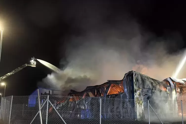 So hatte es in den Klosterwiesen im Januar 2022 ausgesehen. Viel war von der Halle nicht &uuml;brig geblieben. 