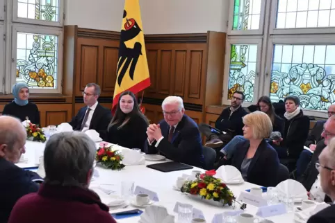 Der Bundespräsident lud 14 Völklinger zu einer Kaffeetafel im Alten Rathaus. Hauptthema: Integration und tolerante Saarländer.