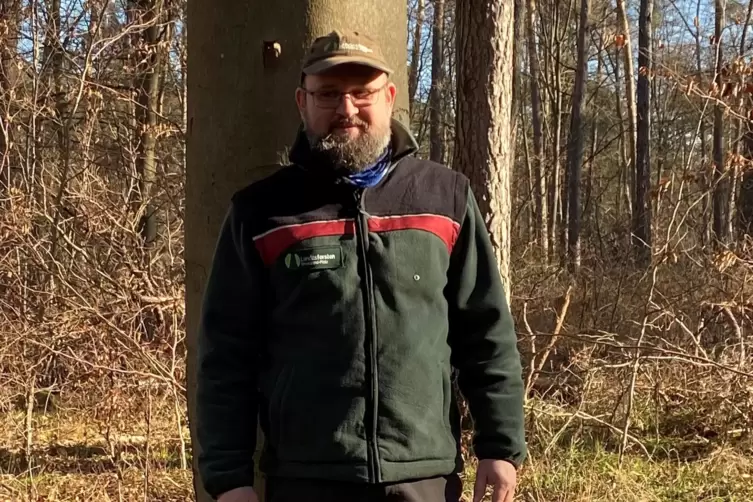 Florian Korff steht in seinem Revier vor gro&szlig;en Herausforderungen, wenn hier Wald dem Klimawandel Stand halten soll. 