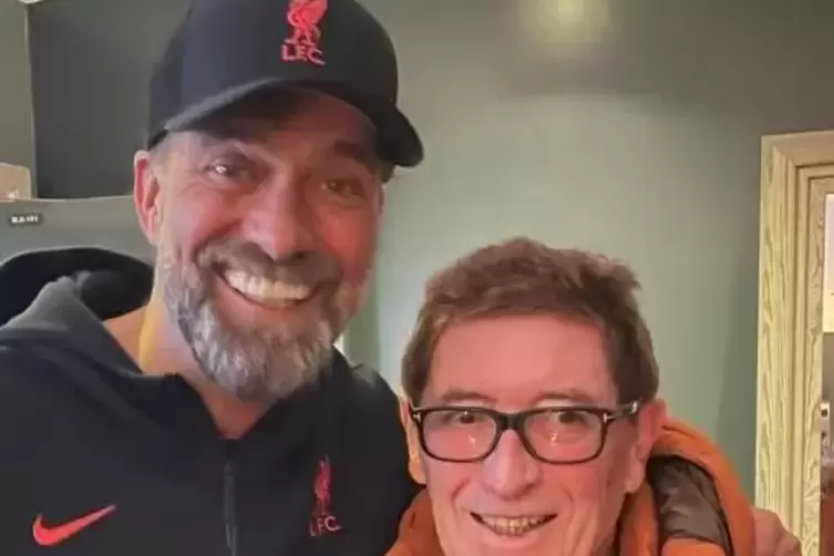 Robert Jung (rechts), hier mit Liverpool-Coach J&uuml;rgen Klopp.