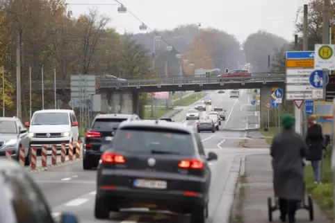 Ein Beispiel für die Bauwerke in kritischem Zustand in Kaiserslautern: die B270-Brücke am Kleeblatt.