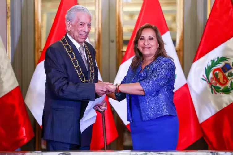 Vargas Llosa lobt Regierung in Peru