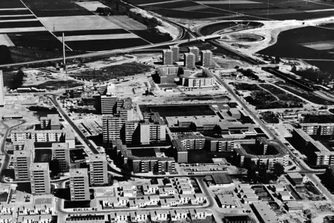 Diese Luftaufnahme zeigt die Pfingstweide kurz nach der Entstehung des Stadtteils. 