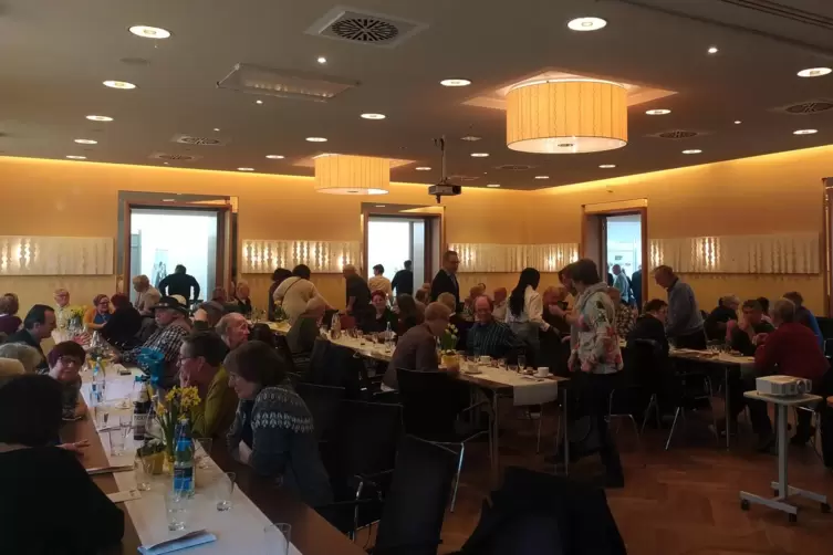 Als Dankesch&ouml;n f&uuml;r die Tafel-Helfer gab&rsquo;s Kaffee und Kuchen im Turmrestaurant im Ebertpark.