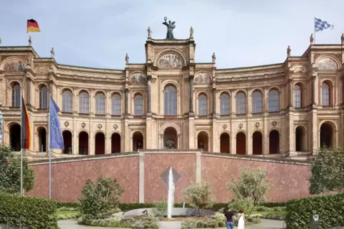 Das Maximilianeum am Münchner Isarhochufer ist Sitz des bayerischen Landtags seit 1949. Vizepräsident ist dort seit 2018 auch ei