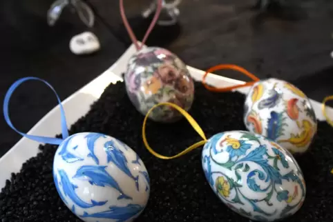 Viele bunt gestaltete Eier.