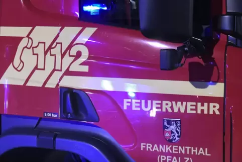Neben der kompletten Feuerwehr sind am Freitag auch THW und Katastrophenschutzeinheiten alarmiert worden. Neben der kompletten Feuerwehr sind am Freitag auch THW und Katastrophenschutzeinheiten alarmiert worden.
