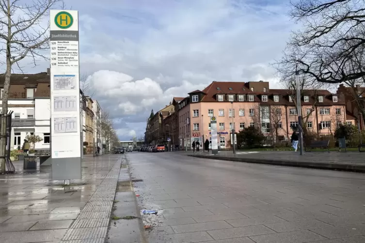 Haltestellen werden meistens dann ausgebaut, wenn Straßenerneuerungen anstehen. Unser Bild entstand in der Ostbahnstraße. 