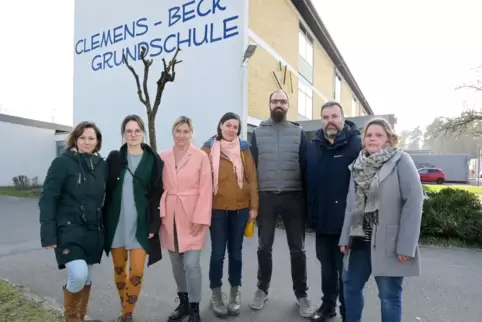 Die Mitglieder des Schulelternbeirats der Clemens-Beck-Grundschule sorgen sich um ihre Kinder: (von links) Agnes Göring, Saskia 