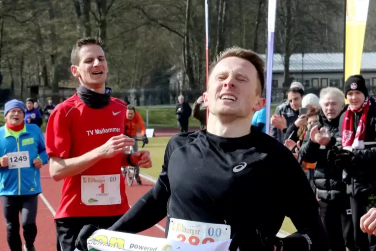 Die Entscheidung: Manuel Schräder gewinnt den Marathon knapp vor Pfalzmeister Lennart Nies. 