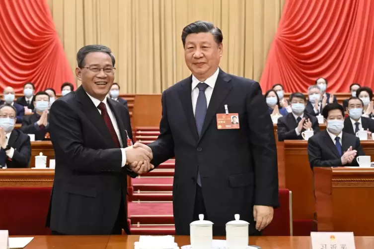 Der neue Ministerpräsident Li Qiang (links) und der neugewählte Präsident Xi Jinping, der dieses Amt zum dritten Mal bekleidet. 