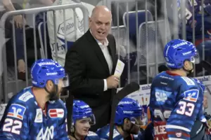 Riskierte viel: Adler-Trainer Bill Stewart. Riskierte viel: Adler-Trainer Bill Stewart.