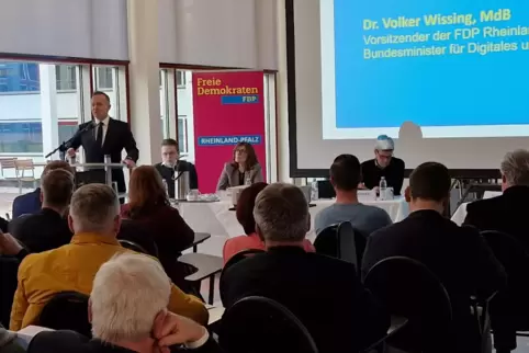 Am 4. März hielt Minister Wissing eine Rede im Ludwigshafener „Freischwimmer“ anlässlich des Parteitags des FDP-Verbands Rheinhe