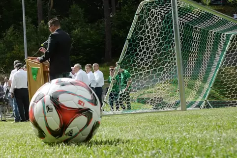 Seit 2019 ist der Sportplatz in Esthal ein Rasenplatz. Jetzt soll auch der Flächennutzungsplan angepasst werden. 