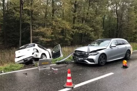 Ein Unfall am Langenberg im November vergangenen Jahres – einer der 1921 Verkehrsunfälle im südlichen Landkreis. 