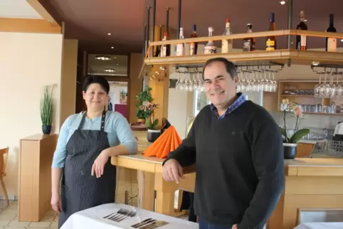Neue Pächter am Alten Galgen: Genoveva und Dimitrios Papadimoloukas freuen sich auf die ersten Gäste.