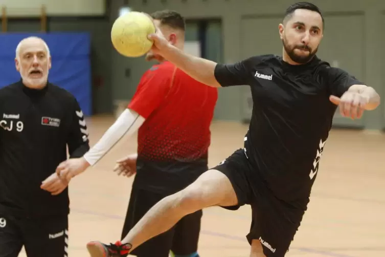 Serhii Hryhorian lebt seit einem Jahr in Deutschland. Beim TV Kusel fing der Ukrainer mit Handball an. 