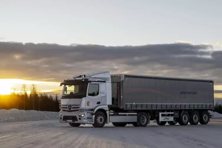 Hält auch zweistellige Minusgrade aus: Mercedes-Benz-Lkw im Wintertest im finnischen Rovaniemi. 